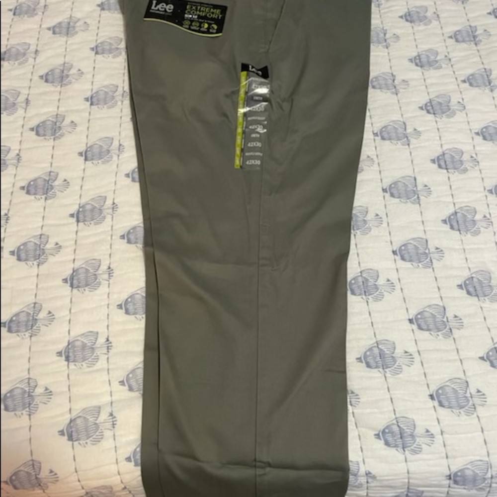 Lee Extreme Comfort Slim Pants in Gravel, 42x30.